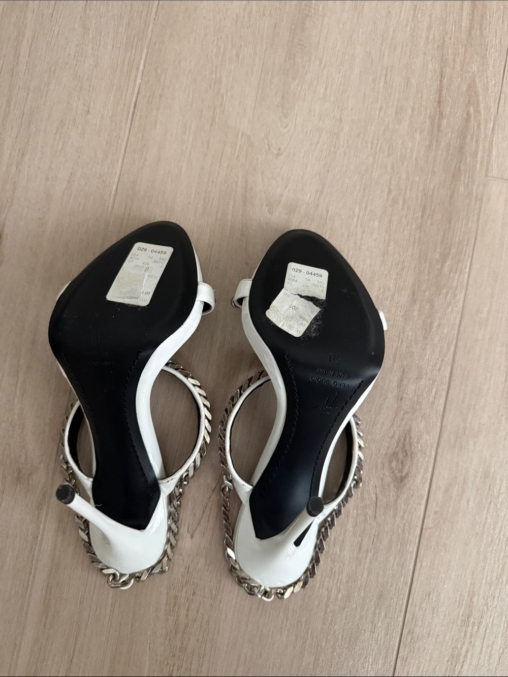 Giuseppe Zanotti White Slide Sandals with Silver Chain Trim - Picture 4 of 4